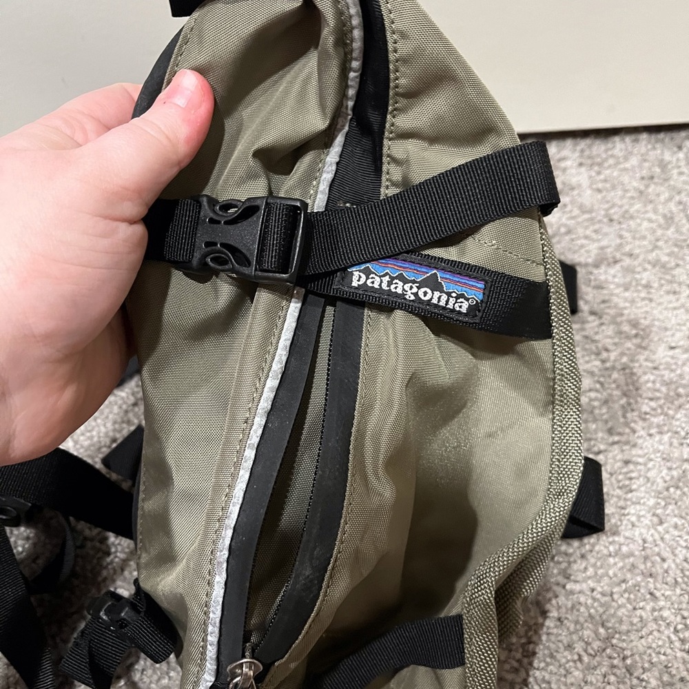 Patagonia olive one shoulder sling backpack